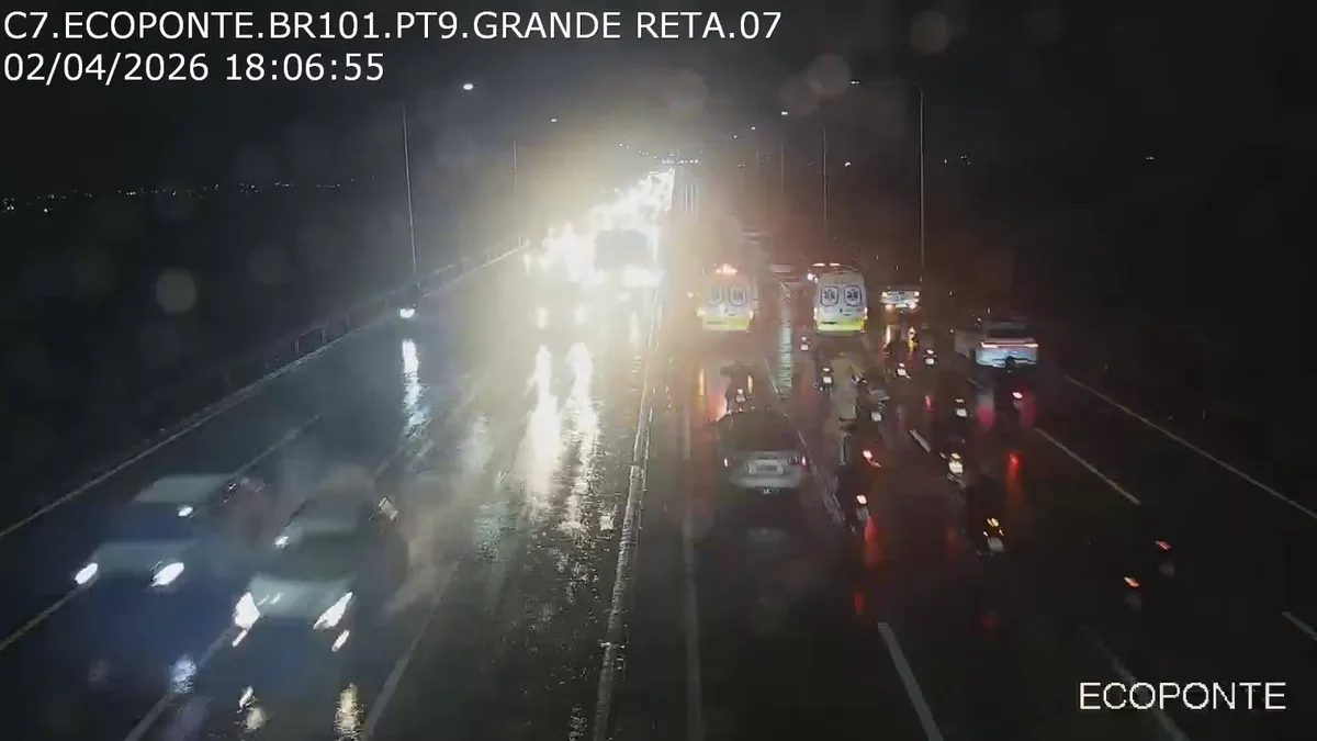 A Ponte Rio-Niterói foi interditada para comboio, por volta das 18h, desta quinta-feira (2) por conta dos fortes ventos que atingiram a região