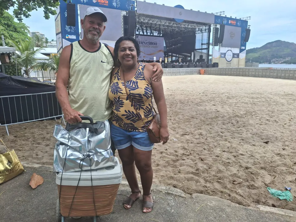 Casal saiu de São Gonçalo, onde mora no bairro Jardim República, na região do Arsenal, para passar a virada em Icaraí
