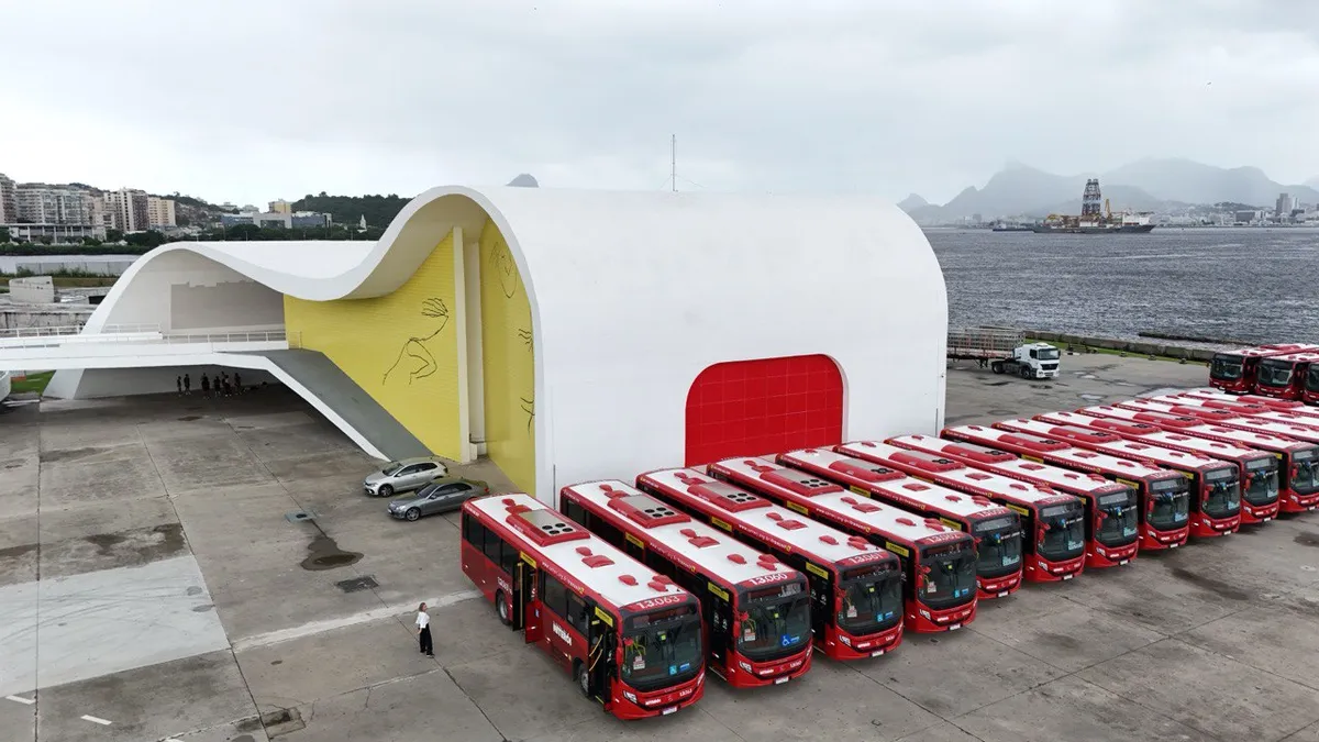 Neste sábado (28), foram apresentados, no Caminho Niemeyer, 39 novos  ônibus