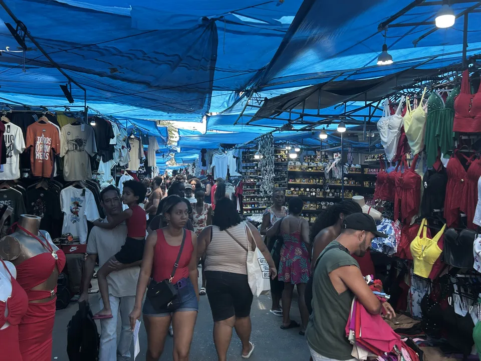 Roupas e produtos de perfumaria estão entre os itens mais procurados por consumidores que buscam economia