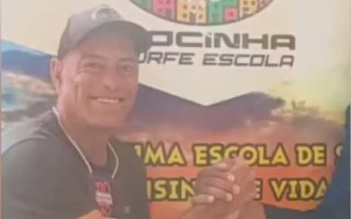 Professor de surfe José Ricardo Ramos, conhecido como Bocão