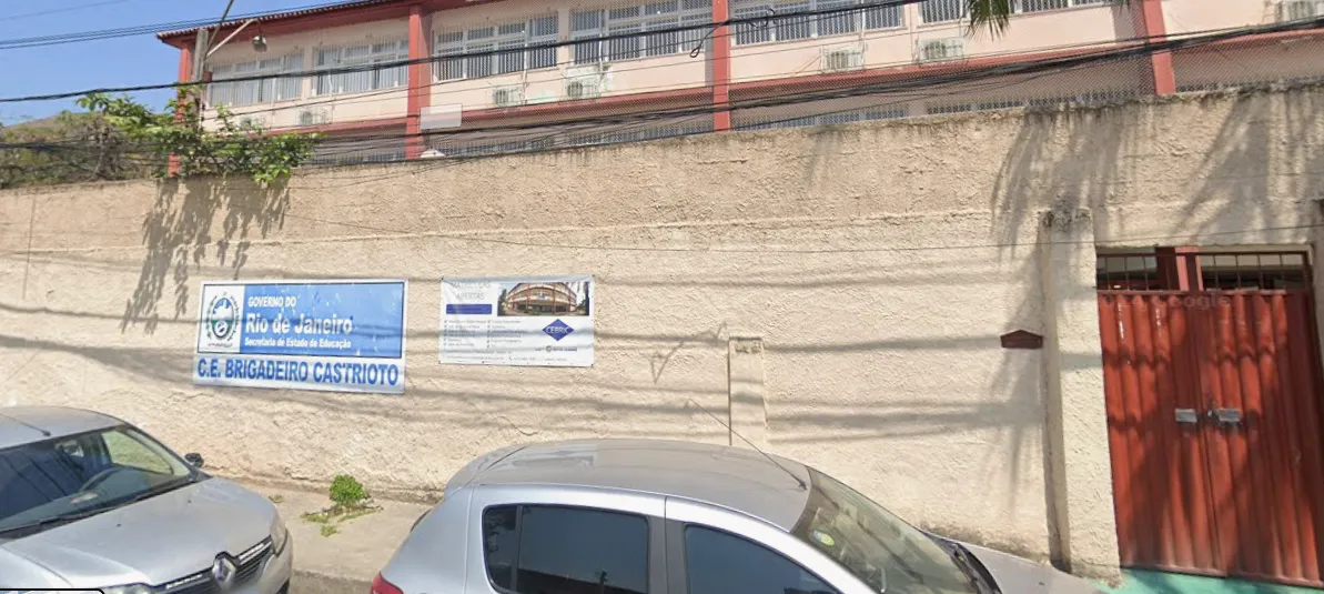 De acordo com alunas da instituição, situações consideradas constrangedoras teriam ocorrido ao longo das aulas e nos corredores do colégio