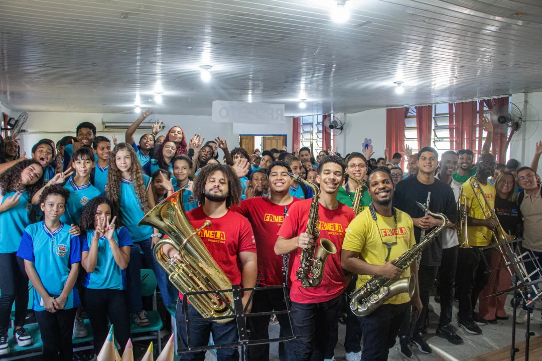 Crianças e adolescentes do Colégio Municipal Irene Barbosa Ornelas, no Jardim Catarina