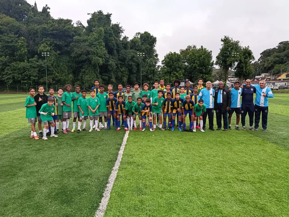 Troca de experiências esportivas foram a tônica nas duas partidas  realizadas no CT do Fluminense
