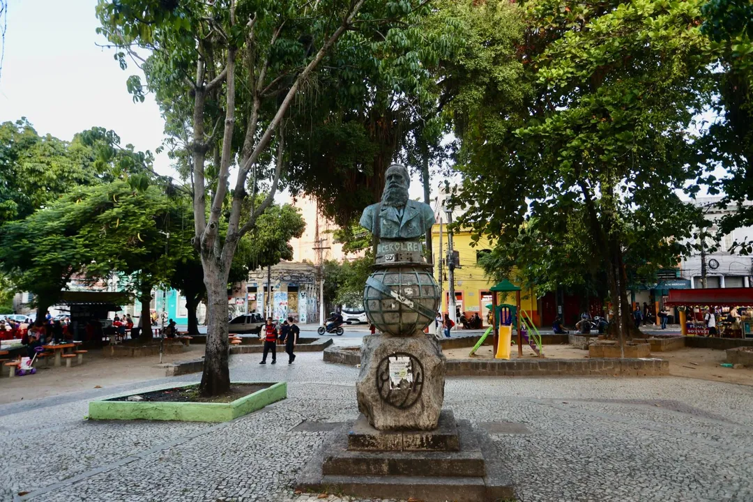 A Praça Leoni Ramos é um dos pontos turísticos de Niterói