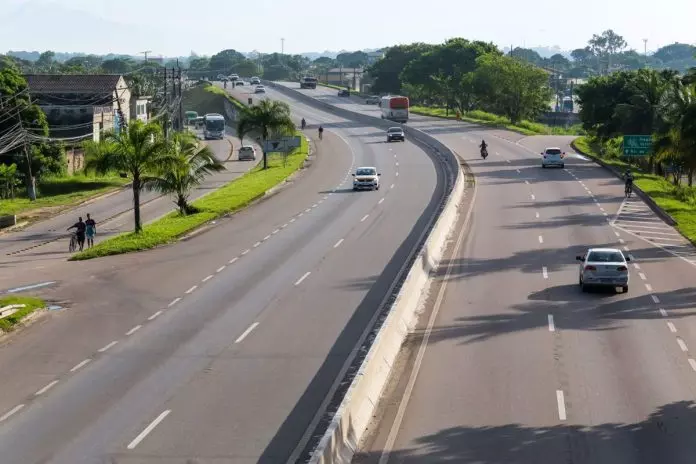 O Corpo de Bombeiros foi acionado para o local do acidente às 20h10