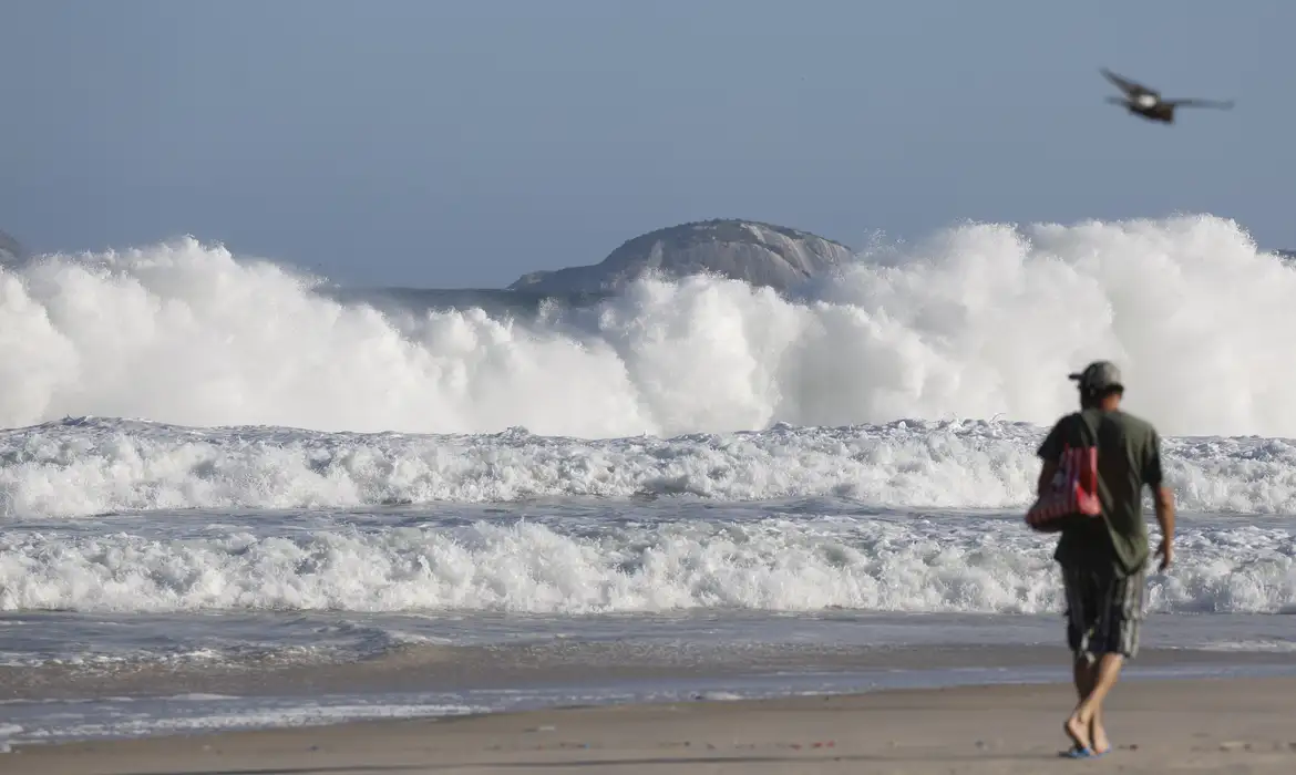 Somente na praia de Copacabana os guarda-vidas realizaram 137 socorros