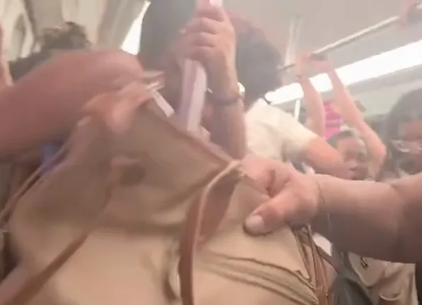 A situação gerou desespero dentro do vagão