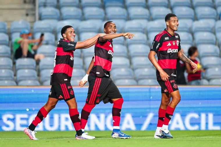 Crias da base brilham e Flamengo vence o Lausanne-Sport