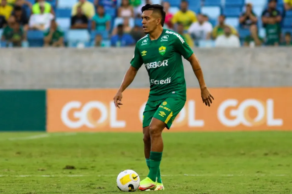 Lateral Igor Cariús tem habeas corpus aceito pela Segunda Turma do STF, em relação a cartão amarelo recebido para favorecer apostadores