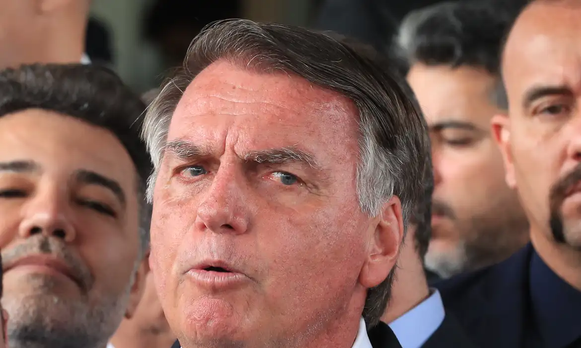 Bolsonaro se encontra em prisão domiciliar