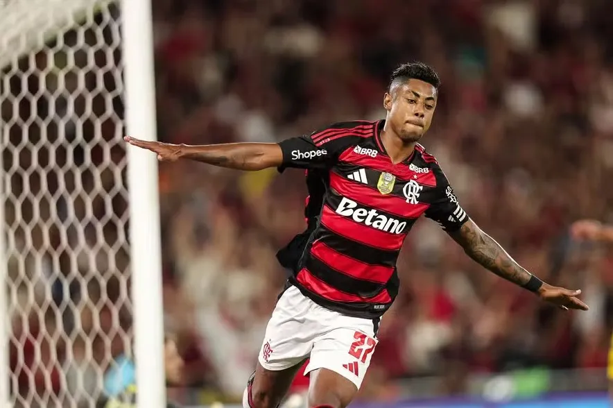 Bruno Henrique comemora um dos dois gols que marcou na vitória do Flamengo contra o Sport
