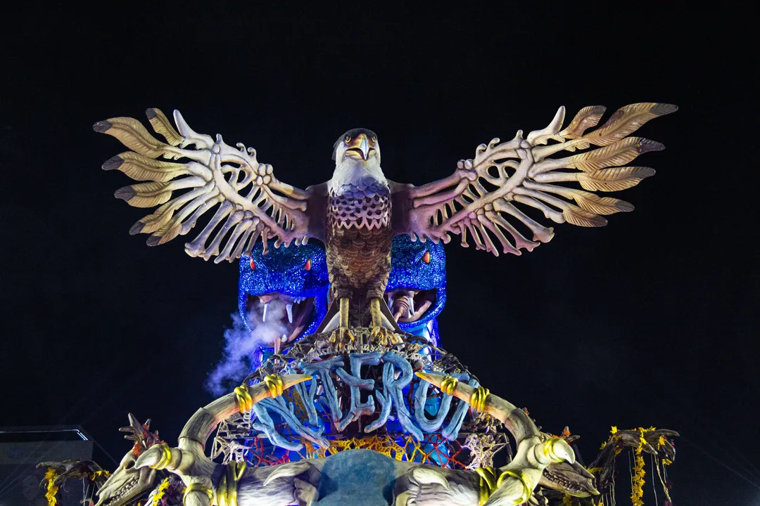 Acadêmicos de Niterói foi a primeira a desfilar na estreia do Grupo Especial