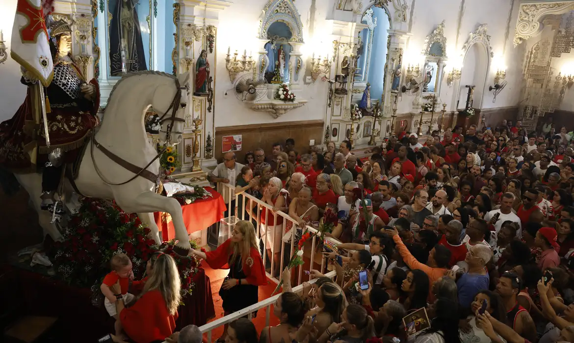 Entre as atividades previstas estão celebrações eucarísticas, momentos de louvor e oração do terço