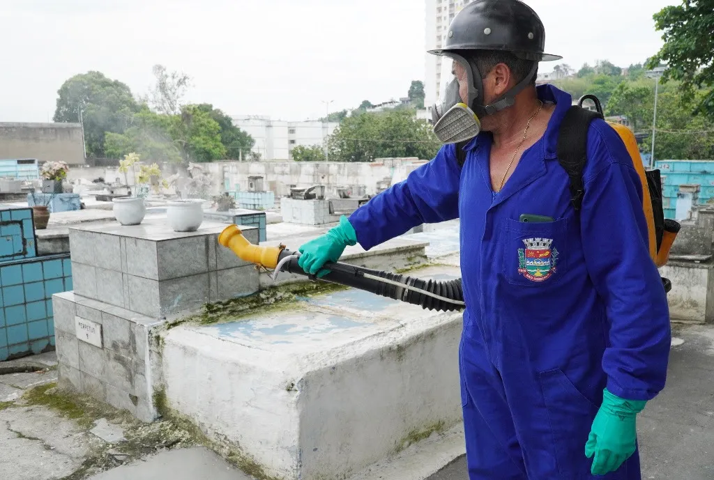 Prefeitura de São Gonçalo segue reforçando os serviços de manutenção nos cemitérios públicos da cidade para receber a população