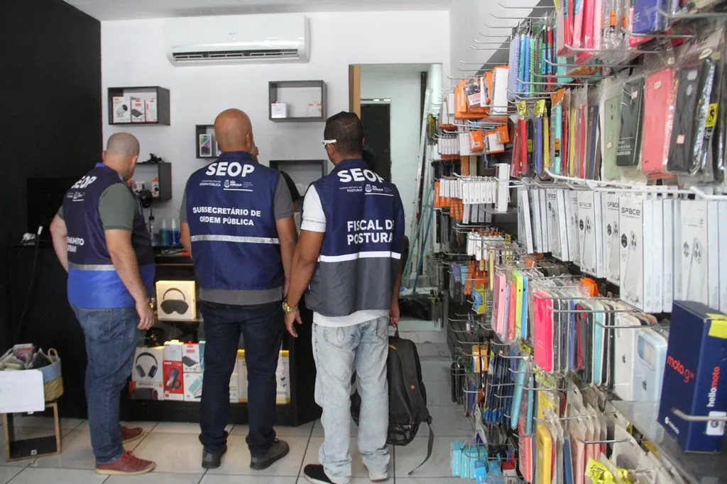 A fiscalização faz parte da Operação Rastreio, da Polícia Civil, que tem como objetivo combater roubo, furto e receptação de celulares