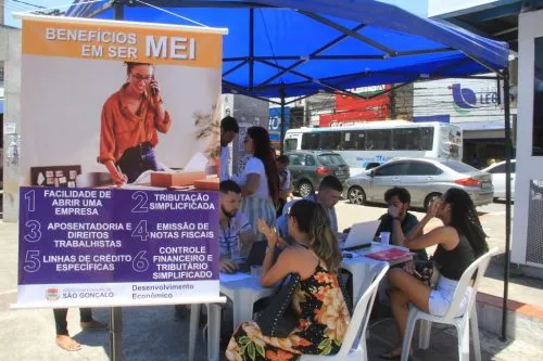 A ação também facilita o acesso da população aos serviços da Casa do Empreendedor com atendimentos relacionados ao Microempreendedor Individual (MEI), como regularização de débitos, inscrição municipal e cadastros