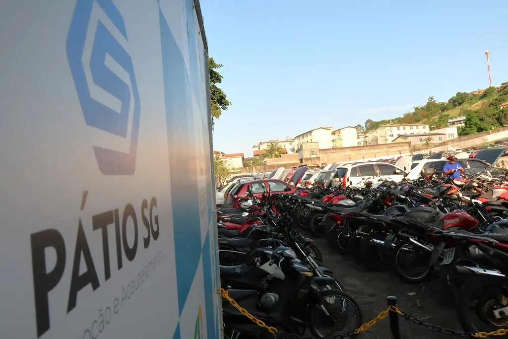 Os veículos leiloados foram apreendidos ou removidos no município