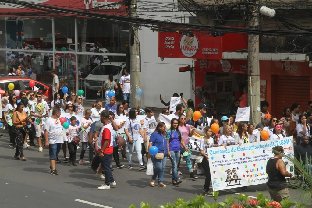 Famílias, profissionais de saúde, educadores e representantes da sociedade civil participaram do movimento