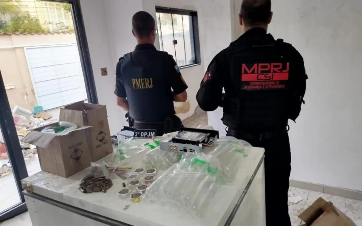 A ação penal é um desdobramento das investigações do Ministério Público sobre uma milícia atuante no bairro de Anchieta, na Zona Norte do Rio, e na Baixada Fluminense