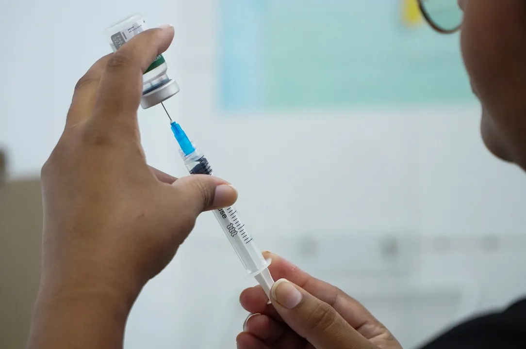 Para garantir a vacinação, os gonçalenses devem chegar até meia hora antes do fim do expediente das unidades de saúde