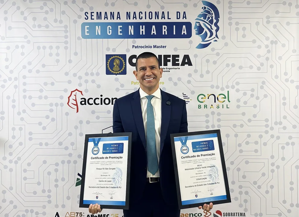 Douglas Ruas representou a Secretaria das Cidades na cerimônia de premiação do Prêmio Melhores e Maiores Obras