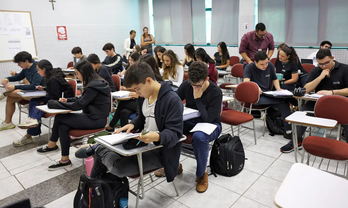 Estudantes a partir de 15 anos poderão se inscrever