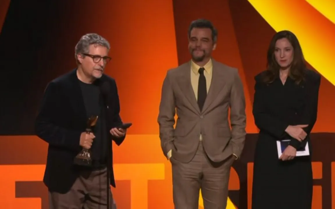 Os elogios e agradecimentos de Kleber Mendonça Filho,  também chegaram aos atores do filme, especialmente o protagonista, Wagner Moura