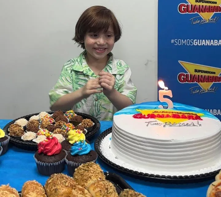 Funcionários prepararam uma comemoração com direito a bolo, lanches, balões e muito carinho para o pequeno Bruno Esquerdo