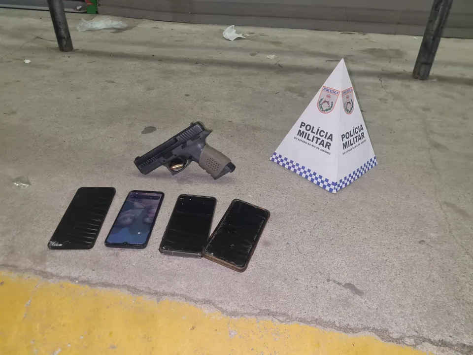 Parte do material apreendido