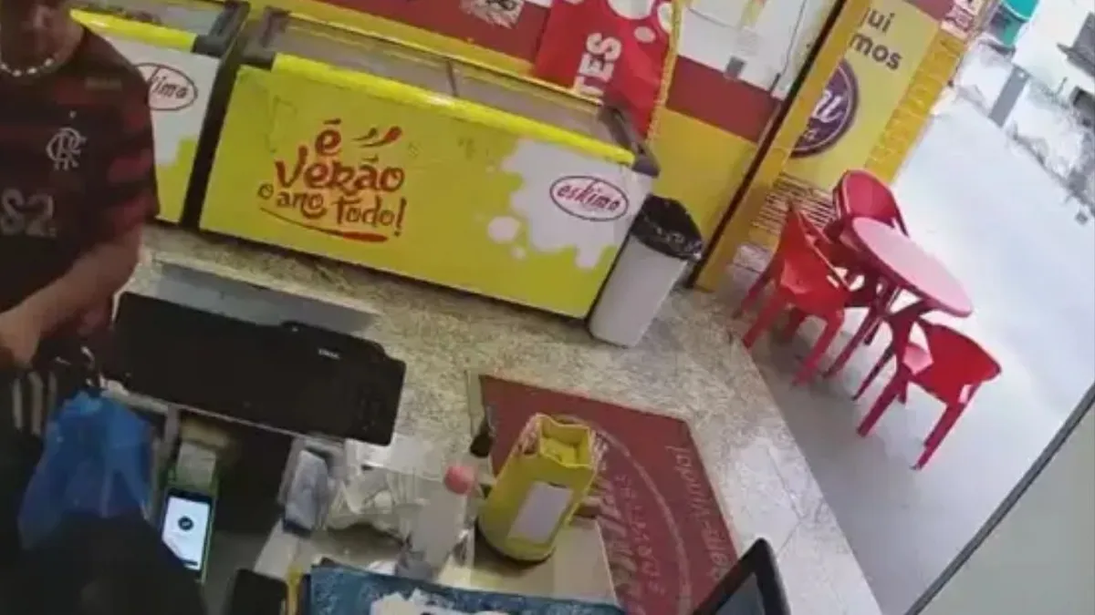 Suspeito entrou na loja como se fosse cliente e depois praticou o crime