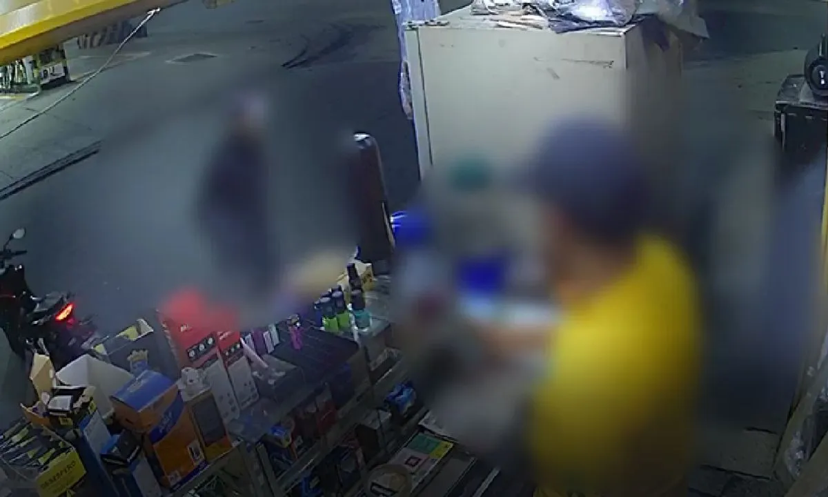 O assalto foi registrado por câmeras de segurança