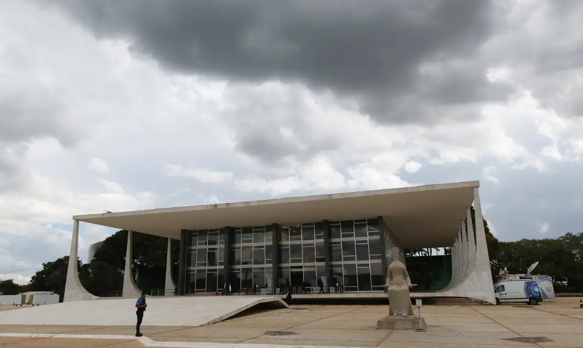 O caso será julgado pela Primeira Turma da Corte, que também é formada pelos ministros Flávio Dino, Cristiano Zanin, Cármen Lúcia, além de Moraes, relator do processo