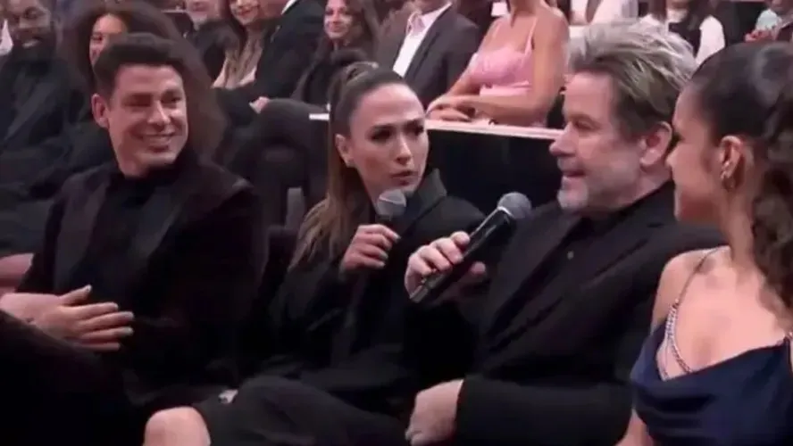 Tatá Werneck causa constrangimento para atores em premiação do Melhores do Ano