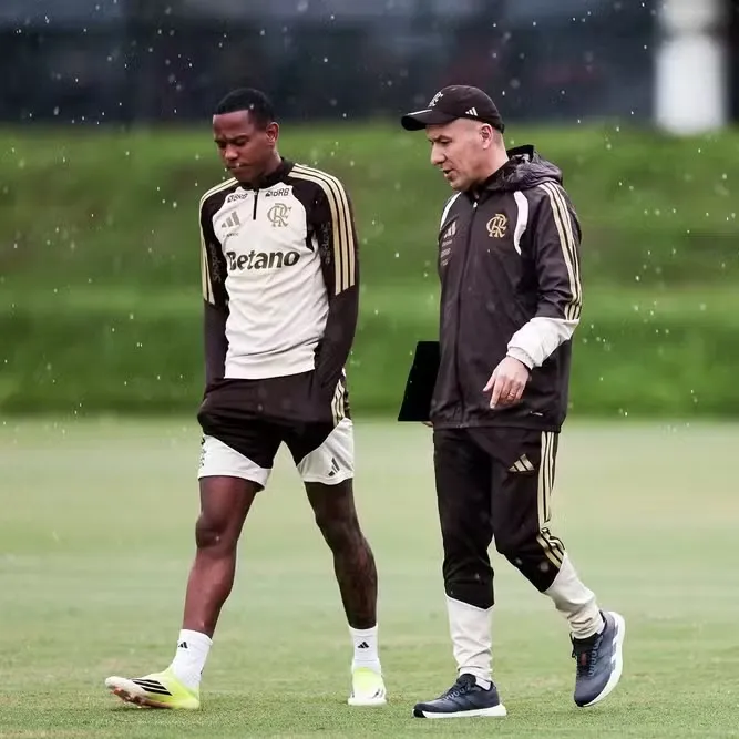 Pouco utilizado por Leonardo Jardim, Wallace Yan vive momento ruim no Flamengo
