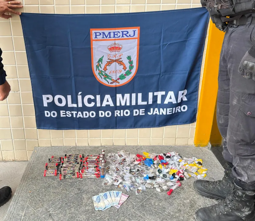 Na abordagem, foi encontrada uma mochila contendo material entorpecente