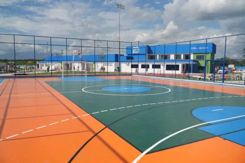 O local agora também terá aulas de iniciação ao tênis e ao badminton