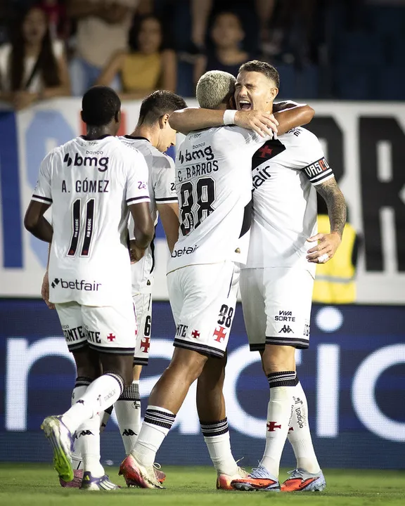 Vasco encara o Grêmio, nesta quarta (19), no Sul