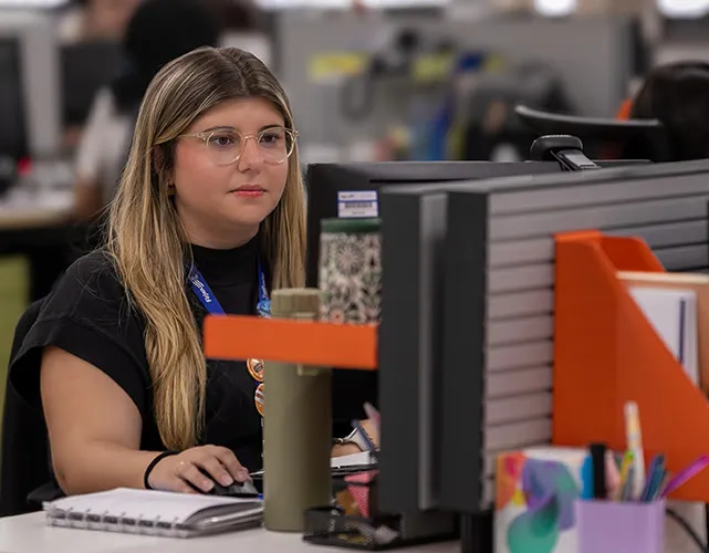 Entre os benefícios estão auxílio-refeição, auxílio-transporte e seguro de vida.