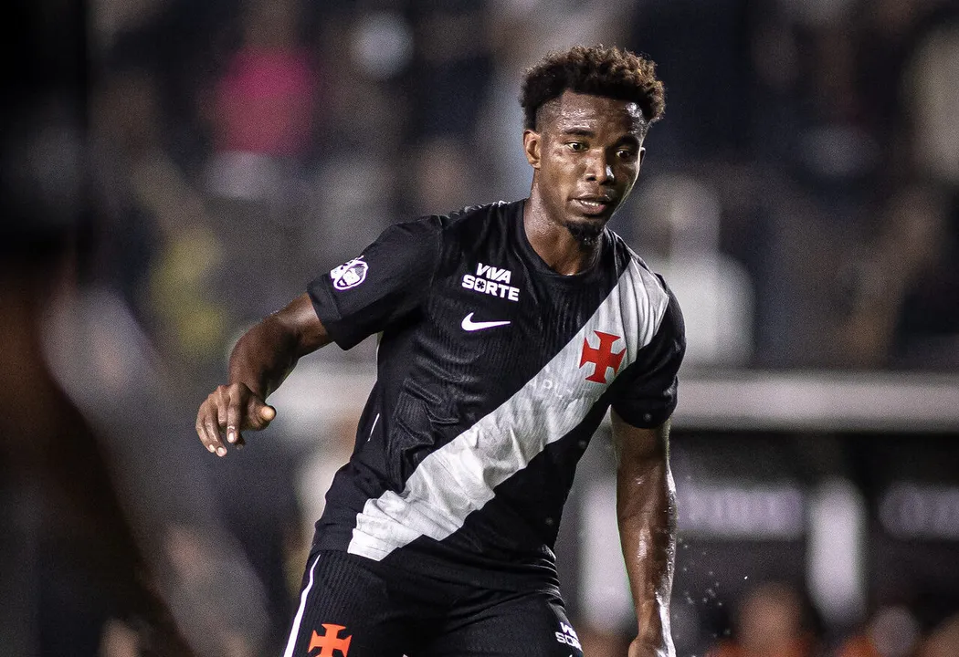 Volante foi julgado após fazer duras críticas a arbitragem de Vasco e Corinthians, no último domingo (26)