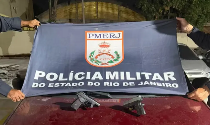 Com o grupo foram apreendidas duas pistolas