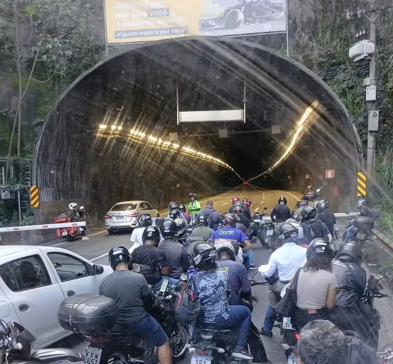 Com a interdição do local, houve retenção na área