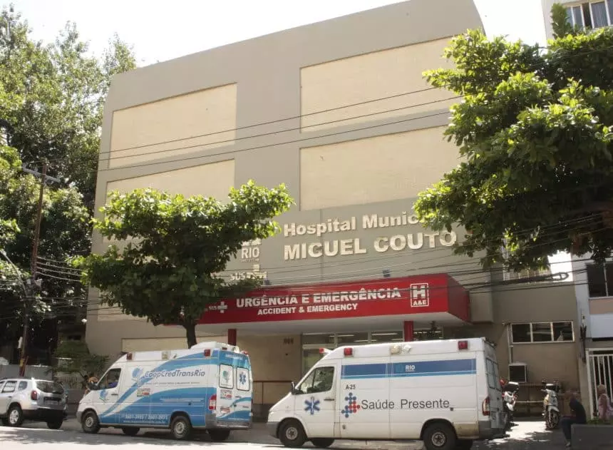 A vítima e o suspeito foram socorridos e encaminhados ao Hospital Municipal Miguel Couto, no Leblon