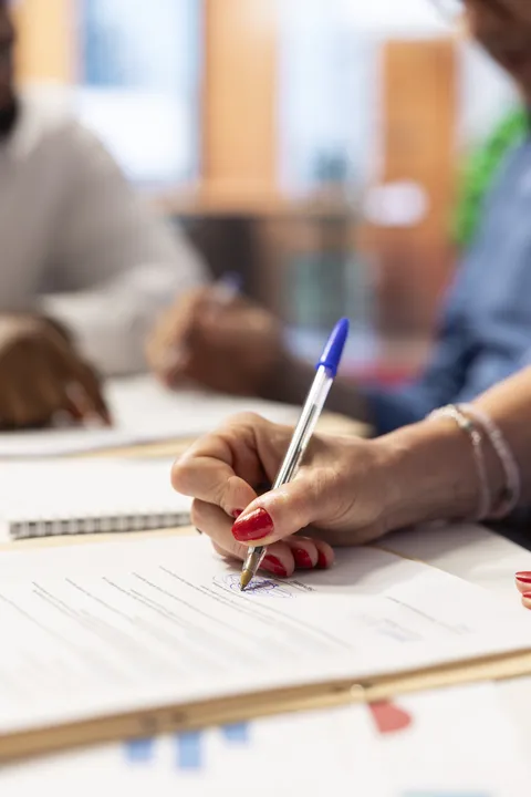 As provas objetiva e dissertativa para os cargos de nível superior estão previstas para o dia 12 de abril de 2026