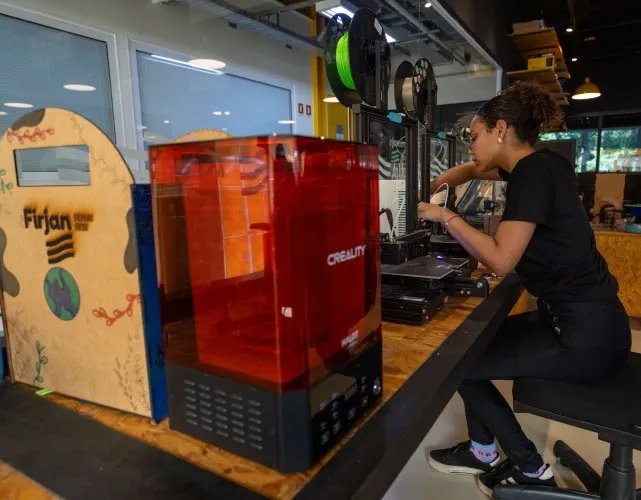 Acesso a tecnologia, robótica e iniciação científica ajudam a desenvolver os alunos.