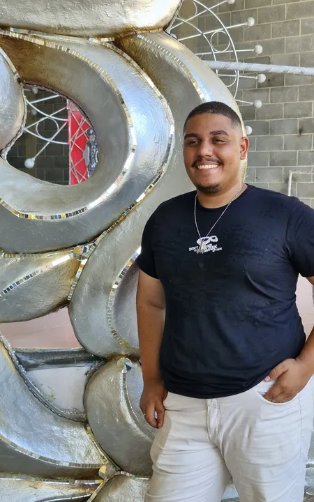 O artista, que estava na União do Parque Acari