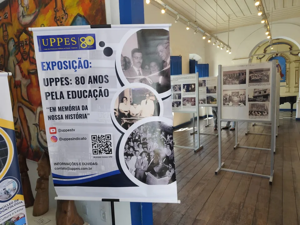 A mostra é a reprodução em painéis de fotos, documentos históricos, publicações e registros de lutas e conquistas que marcaram as oito décadas de atuação da UPPES
