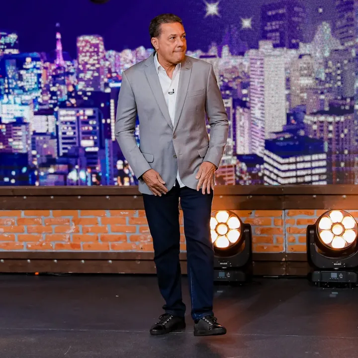 O treinador foi internado na madrugada desta sexta-feira (20)