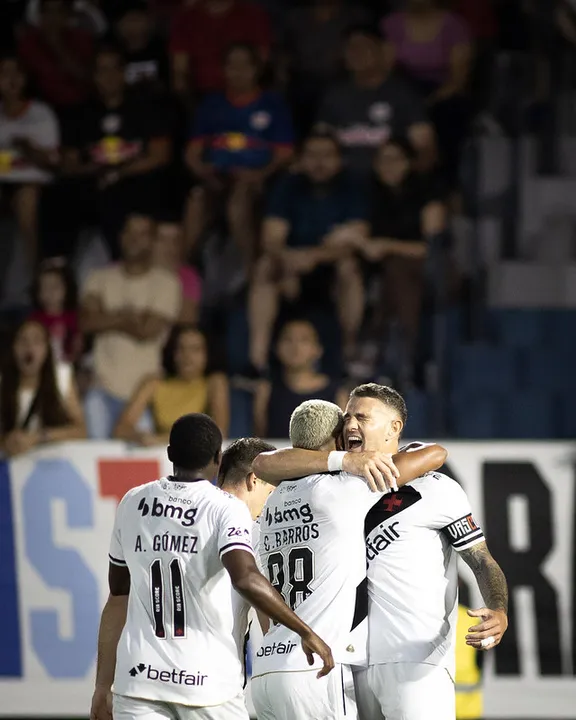 Vasco tem desempenho melhor no segundo turno e se aproxima de briga por vaga na Libertadores
