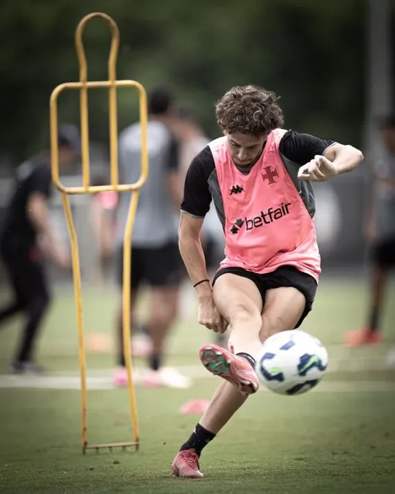 Nuno Moreira em treino do Vasco antes da semifinal da Copa do Brasil